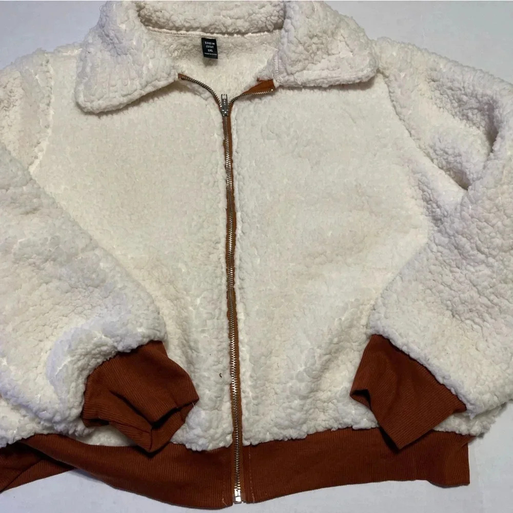 Women zip up white and brown teddy, cozy long sleeve for casual comfort. - Picture 7 of 7